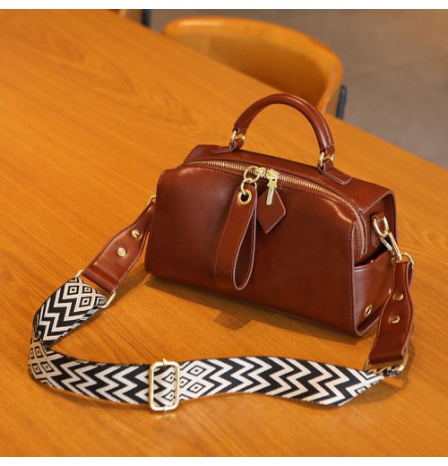 2025 Women's Premium Real Leather Shoulder Bag Portable Boston Pillow Design 2025 Women's Premium Real Leather Shoulder Bag Portable Boston Pillow Design