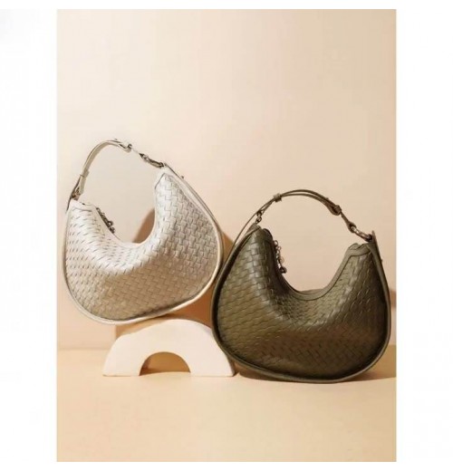 Vintage Genuine Leather Women's Shoulder Bag Factory Hot Sale Fashionable Woven Crescent Armpit Design Single Cotton Spring