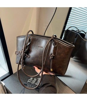 2024 new fashion women's large capacity shoulder bags come with pendant small handbag