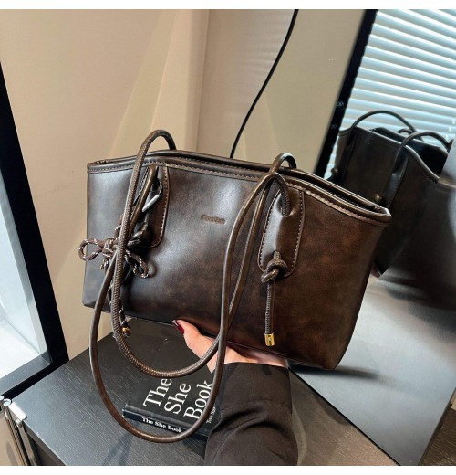 2024 new fashion women's large capacity shoulder bags come with pendant small handbag 2024 new fashion women's large capacity shoulder bags come with pendant small handbag