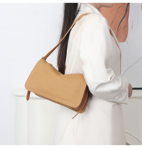 Vintage Flap Crossbody Purse for Girls in Genuine Leather Vintage Flap Crossbody Purse for Girls in Genuine Leather